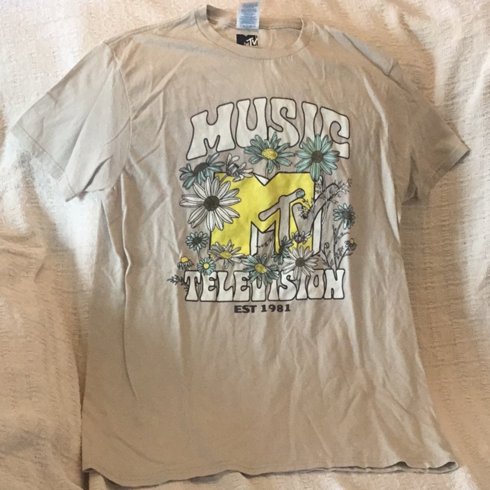 MTV Graphic Tee with Floral Design Med women’s